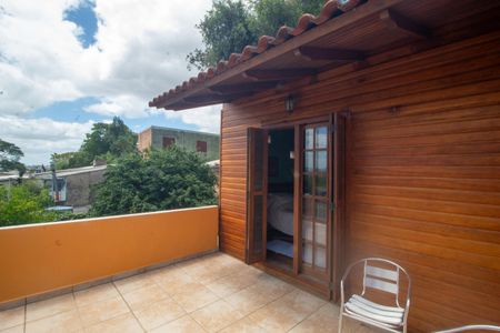 Casa à venda com 200m², 3 quartos e 2 vagas Casa à venda com 200m², 3 quartos e 2 vagasVaranda