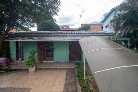 Casa à venda com 200m², 3 quartos e 2 vagas Casa à venda com 200m², 3 quartos e 2 vagasFachada