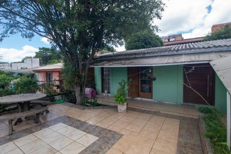 Casa à venda com 200m², 3 quartos e 2 vagas Casa à venda com 200m², 3 quartos e 2 vagasFachada