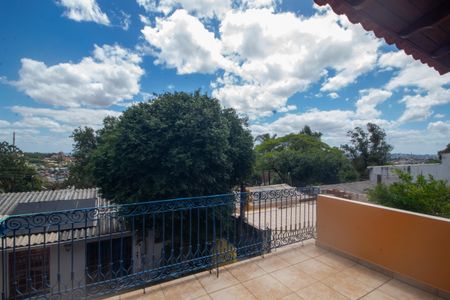 Casa à venda com 200m², 3 quartos e 2 vagas Casa à venda com 200m², 3 quartos e 2 vagasVaranda