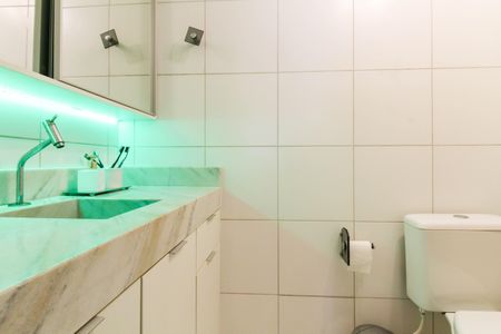 Apartamento à venda com 52m², 2 quartos e 3 vagas Apartamento à venda com 52m², 2 quartos e 3 vagasBanheiro