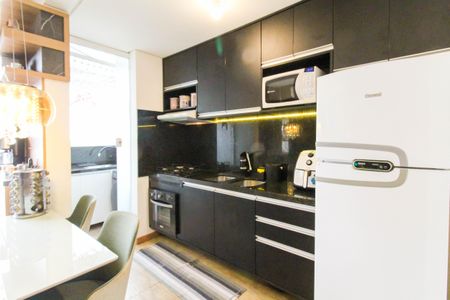 Apartamento à venda com 52m², 2 quartos e 3 vagas Apartamento à venda com 52m², 2 quartos e 3 vagasCozinha