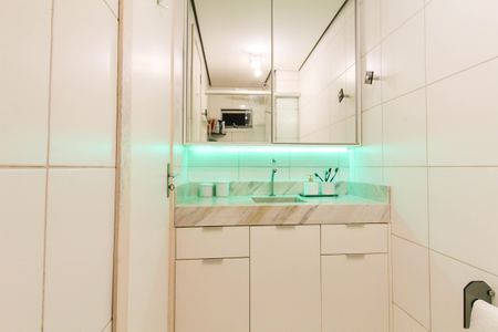 Apartamento à venda com 52m², 2 quartos e 3 vagas Apartamento à venda com 52m², 2 quartos e 3 vagasBanheiro