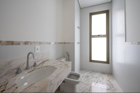 Apartamento à venda com 520m², 4 quartos e 5 vagas Apartamento à venda com 520m², 4 quartos e 5 vagasBanheiro 1