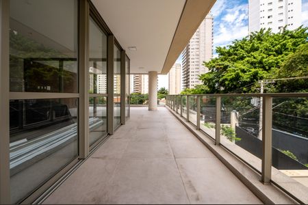 Apartamento à venda com 520m², 4 quartos e 5 vagas Apartamento à venda com 520m², 4 quartos e 5 vagasVaranda