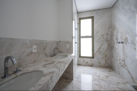 Apartamento à venda com 520m², 4 quartos e 5 vagas Apartamento à venda com 520m², 4 quartos e 5 vagasBanheiro 2