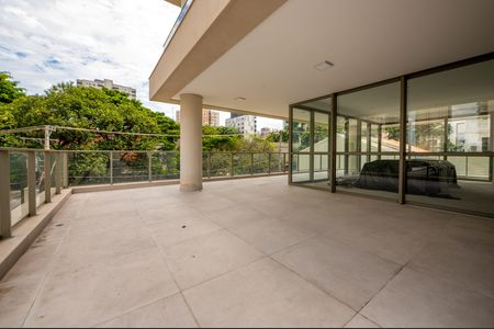 Apartamento à venda com 520m², 4 quartos e 5 vagas Apartamento à venda com 520m², 4 quartos e 5 vagasVaranda