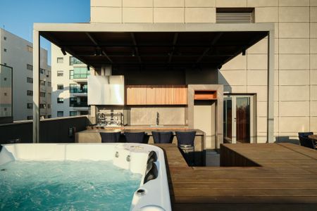 Apartamento à venda com 260m², 3 quartos e 3 vagas Apartamento à venda com 260m², 3 quartos e 3 vagasTerraço