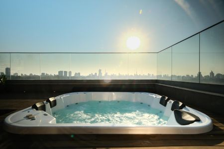 Apartamento à venda com 260m², 3 quartos e 3 vagas Apartamento à venda com 260m², 3 quartos e 3 vagasPiscina