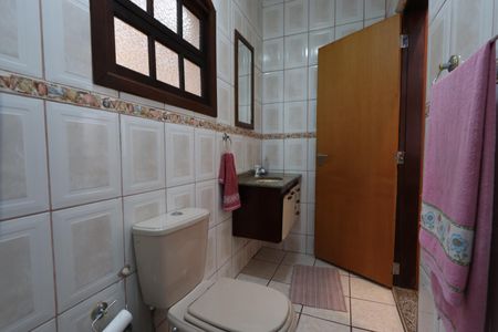 Casa à venda com 168m², 3 quartos e 2 vagasBanheiro de baixo