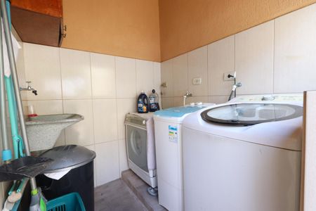 Casa à venda com 168m², 3 quartos e 2 vagasLavanderia