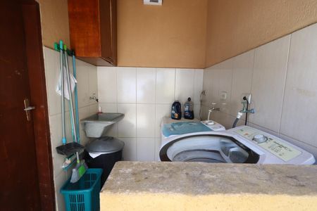 Casa à venda com 168m², 3 quartos e 2 vagasLavanderia