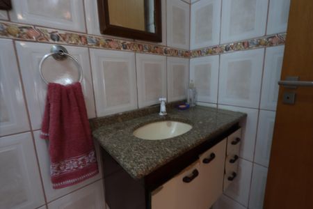 Casa à venda com 168m², 3 quartos e 2 vagasBanheiro de baixo