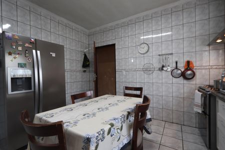 Casa à venda com 168m², 3 quartos e 2 vagasCozinha