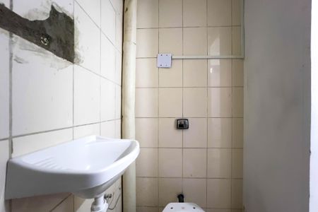 Banheiro de kitnet/studio para alugar com 1 quarto, 10m² em Ipiranga, São Paulo