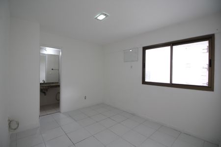 Quarto 2 de apartamento para alugar com 2 quartos, 75m² em Barra Olímpica, Rio de Janeiro