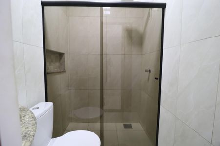 Banheiro Social de kitnet/studio para alugar com 1 quarto, 25m² em Martins, Uberlândia