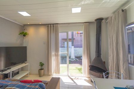 Detalhe da Sala de casa para alugar com 2 quartos, 50m² em Mathias Velho, Canoas