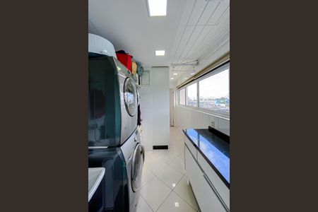 Apartamento à venda com 145m², 3 quartos e 2 vagas Apartamento à venda com 145m², 3 quartos e 2 vagasÁrea de Serviço