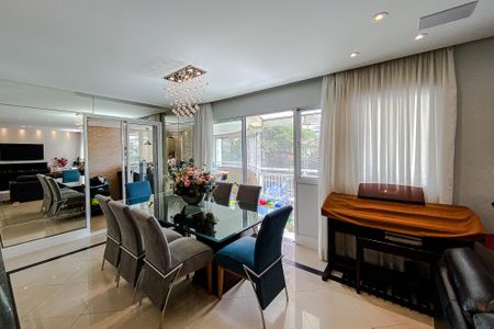 Apartamento à venda com 145m², 3 quartos e 2 vagas Apartamento à venda com 145m², 3 quartos e 2 vagasSala