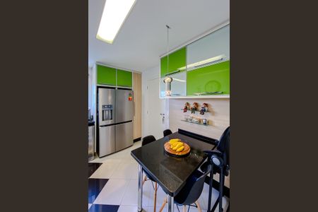 Apartamento à venda com 145m², 3 quartos e 2 vagas Apartamento à venda com 145m², 3 quartos e 2 vagasCozinha