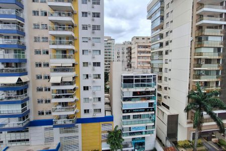 Apartamento à venda com 83m², 2 quartos e 2 vagas Apartamento à venda com 83m², 2 quartos e 2 vagasSuíte