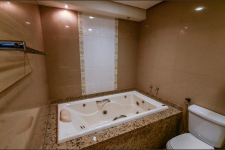 Apartamento à venda com 158m², 3 quartos e 1 vaga Apartamento à venda com 158m², 3 quartos e 1 vagaBanheiro da suíte