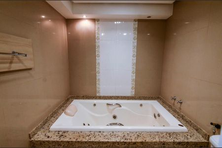 Apartamento à venda com 158m², 3 quartos e 1 vaga Apartamento à venda com 158m², 3 quartos e 1 vagaBanheiro da suíte