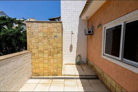 Apartamento à venda com 158m², 3 quartos e 1 vaga Apartamento à venda com 158m², 3 quartos e 1 vagaTerraço