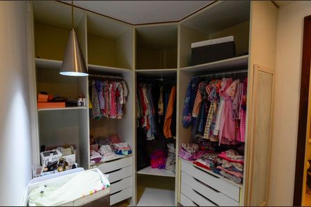 Apartamento à venda com 158m², 3 quartos e 1 vaga Apartamento à venda com 158m², 3 quartos e 1 vagaCloset da suíte