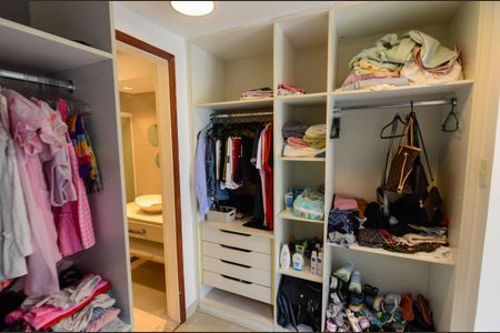 Apartamento à venda com 158m², 3 quartos e 1 vaga Apartamento à venda com 158m², 3 quartos e 1 vagaCloset da suíte