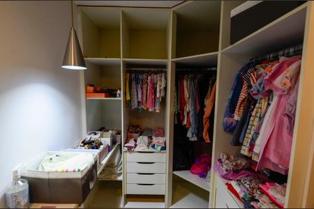 Apartamento à venda com 158m², 3 quartos e 1 vaga Apartamento à venda com 158m², 3 quartos e 1 vagaCloset da suíte