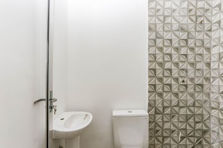 Banheiro de casa para alugar com 1 quarto, 20m² em Jardim Seckler, São Paulo