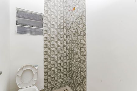 Banheiro de casa para alugar com 1 quarto, 25m² em Jardim Seckler, São Paulo