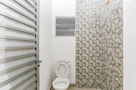 Banheiro de casa para alugar com 1 quarto, 25m² em Jardim Seckler, São Paulo