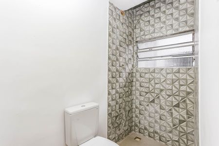 Banheiro de casa para alugar com 1 quarto, 30m² em Jardim Seckler, São Paulo