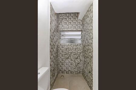 Banheiro de casa para alugar com 1 quarto, 30m² em Jardim Seckler, São Paulo