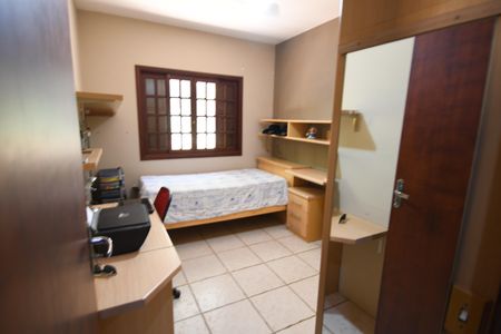 Casa de condomínio para alugar com 476m², 4 quartos e 2 vagasQuarto 3