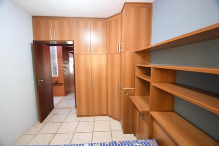 Casa de condomínio para alugar com 476m², 4 quartos e 2 vagasQuarto 4