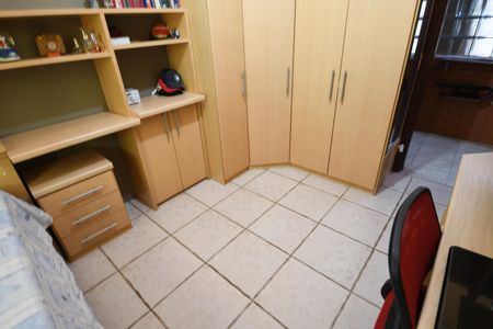 Casa de condomínio para alugar com 476m², 4 quartos e 2 vagasQuarto 3