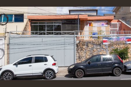 Casa para alugar com 199m², 3 quartos e 4 vagasFachada