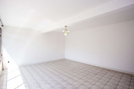 Casa para alugar com 199m², 3 quartos e 4 vagasSala