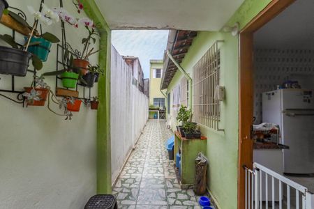 Casa à venda com 146m², 4 quartos e 2 vagasCorredor externo 