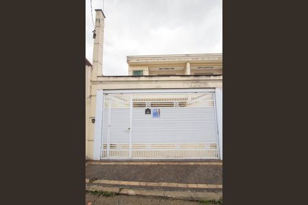 Casa à venda com 150m², 3 quartos e 4 vagas Casa à venda com 150m², 3 quartos e 4 vagasFachada