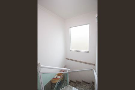 Casa à venda com 150m², 3 quartos e 4 vagas Casa à venda com 150m², 3 quartos e 4 vagasEscada