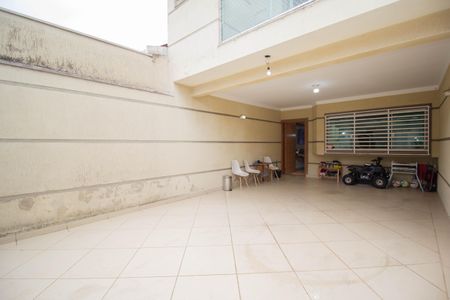 Casa à venda com 150m², 3 quartos e 4 vagas Casa à venda com 150m², 3 quartos e 4 vagasGaragem