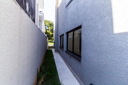 Casa de condomínio à venda com 400m², 4 quartos e 6 vagasCorredor