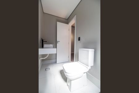 Casa de condomínio à venda com 400m², 4 quartos e 6 vagasBanheiro da Suíte