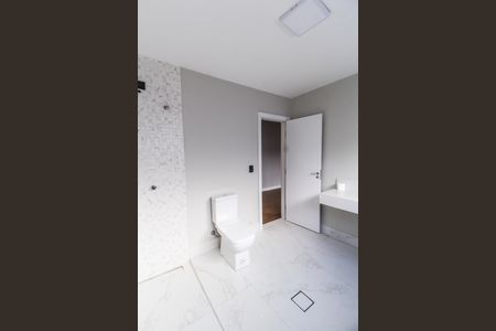 Casa de condomínio à venda com 400m², 4 quartos e 6 vagasBanheiro da Suíte