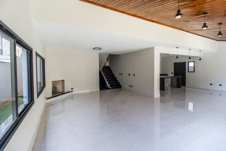 Casa de condomínio à venda com 400m², 4 quartos e 6 vagasSala